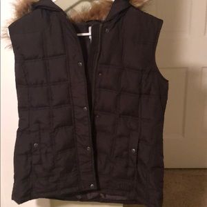 Brown GAP zip-up quilted vest